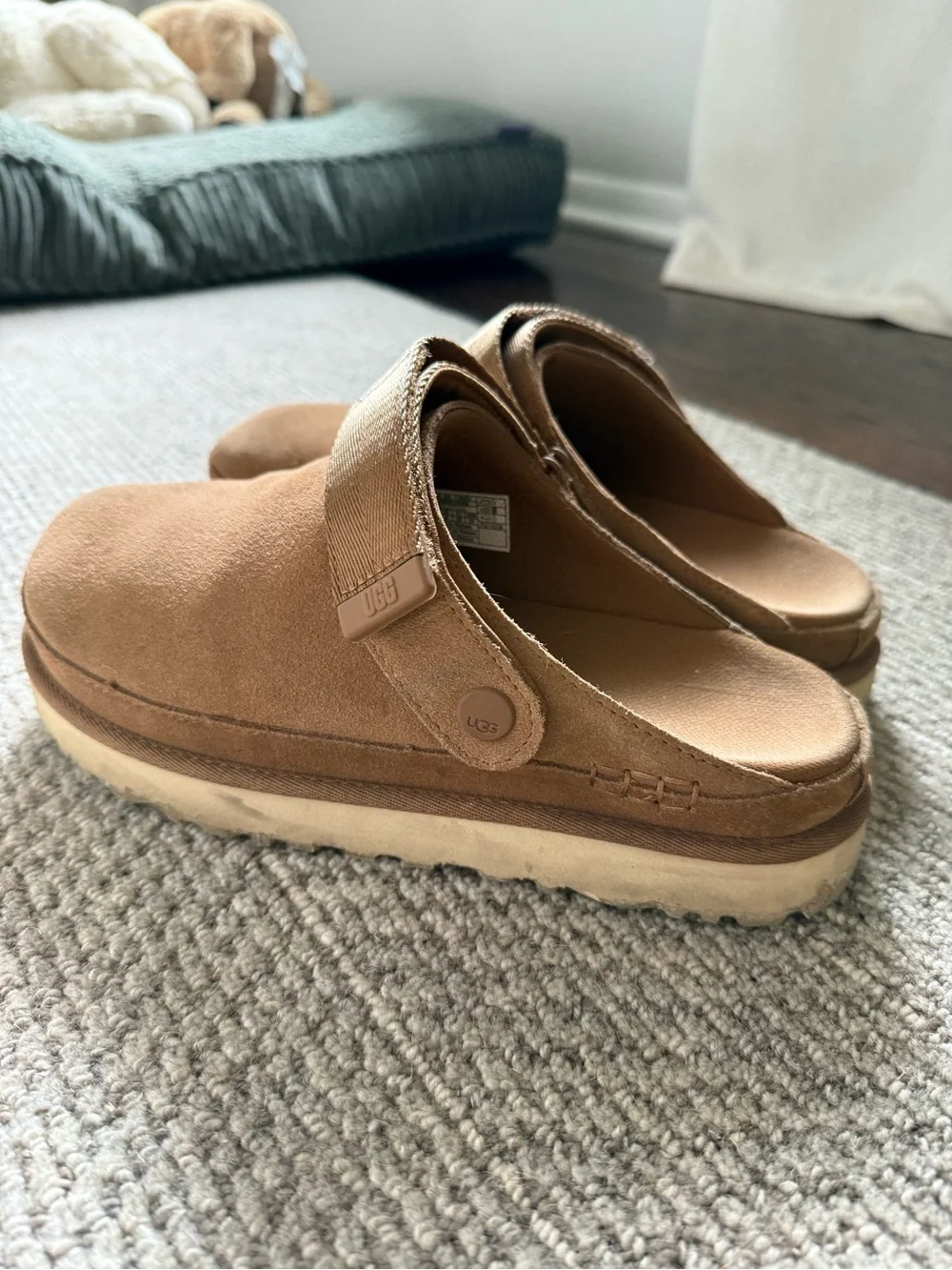 UGG Goldenstar Clogs - Picture 5 of 8